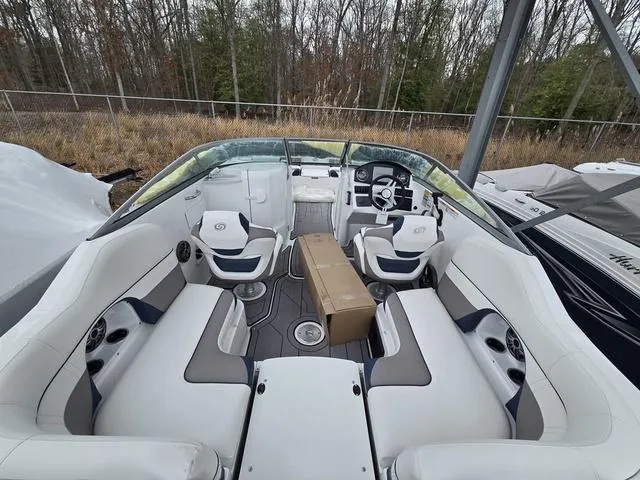 Slide: The Image of Hurricane SunDeck 2486 OB 2025 - 4