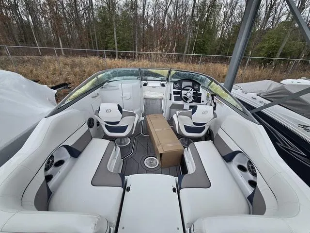 Slide: The Image of Hurricane SunDeck 2486 OB 2025 - 5