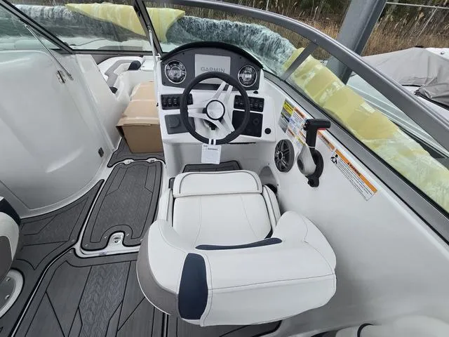 Slide: The Image of Hurricane SunDeck 2486 OB 2025 - 7