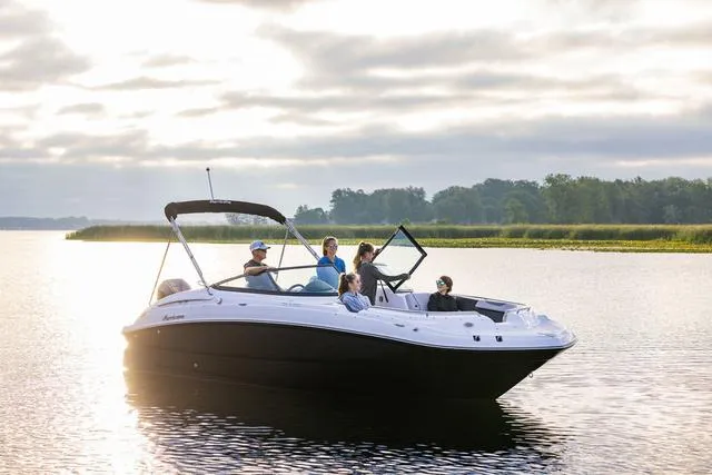 Slide: The Image of Hurricane SunDeck 2400 OB 2025 - 13