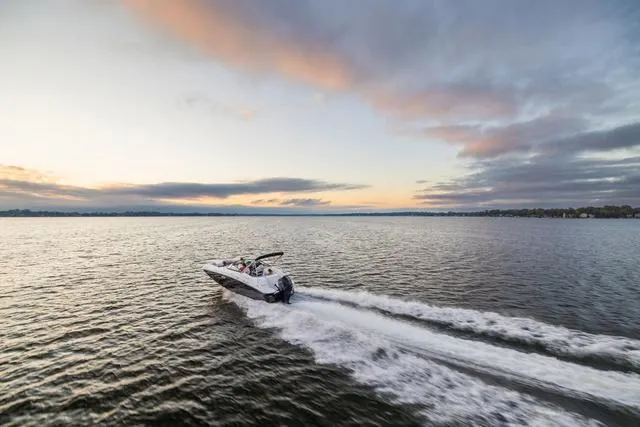 Slide: The Image of Hurricane SunDeck 2400 OB 2025 - 18