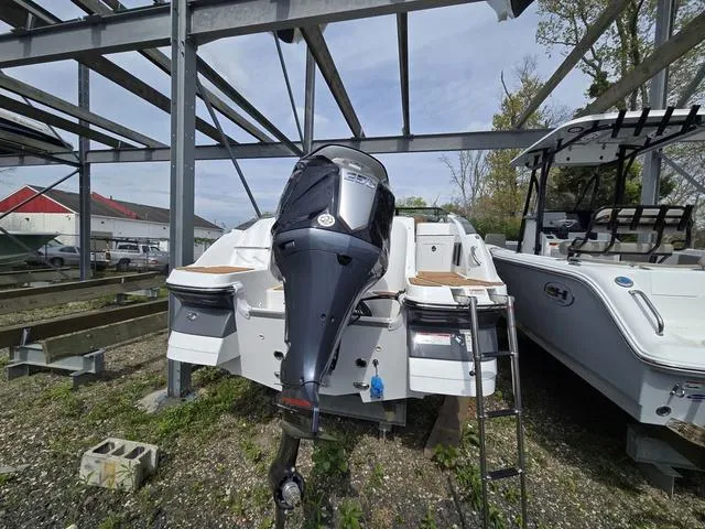 Slide: The Image of Hurricane SunDeck 2400 OB 2025 - 2