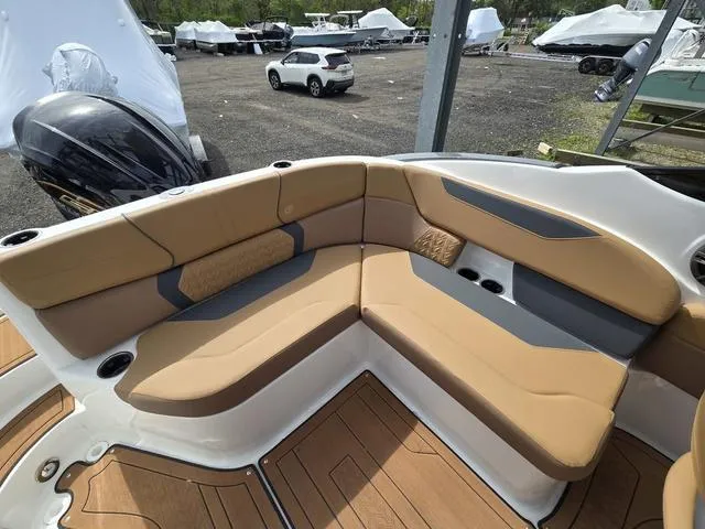 Slide: The Image of Hurricane SunDeck 2400 OB 2025 - 5