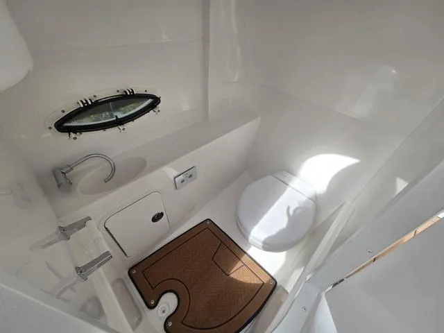 Slide: The Image of Hurricane SunDeck 2400 OB 2025 - 9