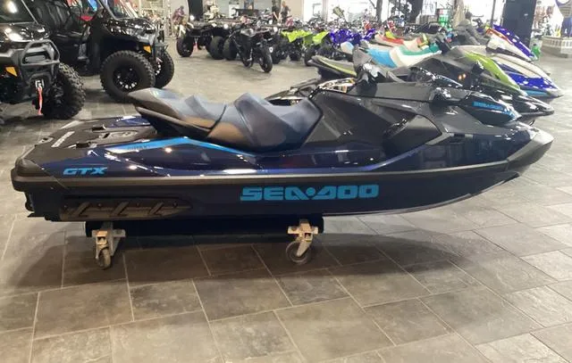 Slide: The Image of Sea-Doo GTX 300 2024 - 3
