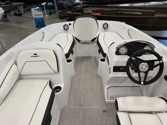 Slide: The Image of Stingray 182SC 2026 - 4