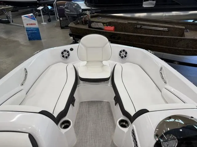 Slide: The Image of Stingray 182SC 2026 - 5