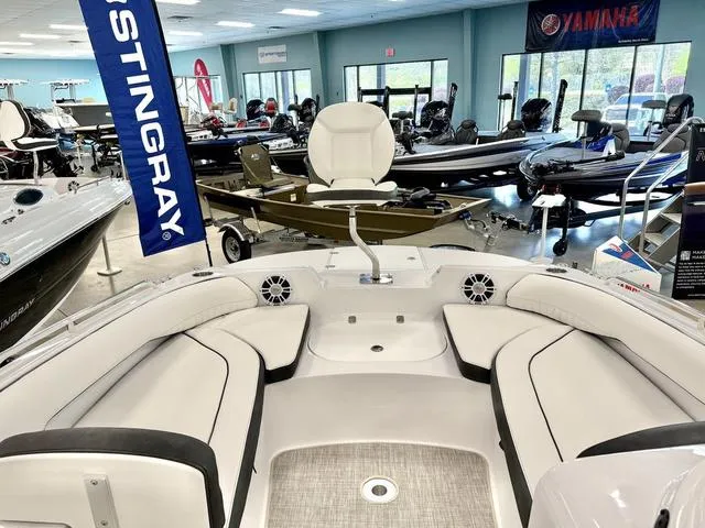 Slide: The Image of Stingray 192SC 2025 - 3