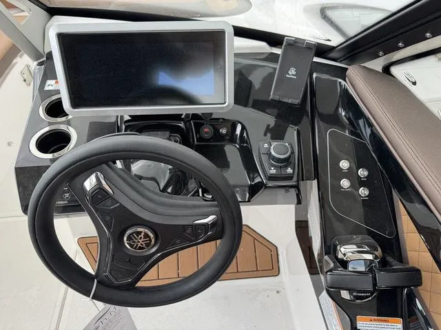 Slide: The Image of Yamaha 275SD 2025 - 7