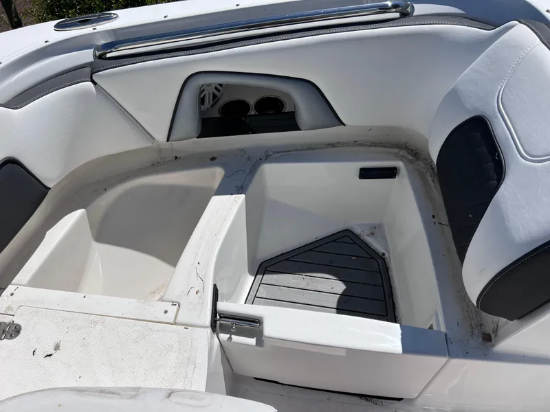 Slide: The Image of Monterey M45 Powered by 250 Verado w. ONLY 140 HOURS 2022 - 57