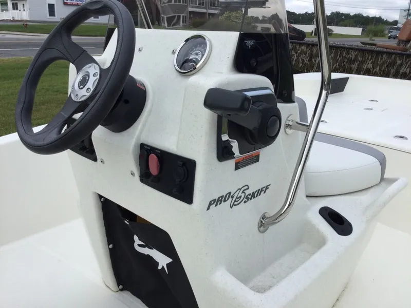 Slide: The Image of Mako PRO SKF 15CC WHT/WHT 60M 2025 - 3