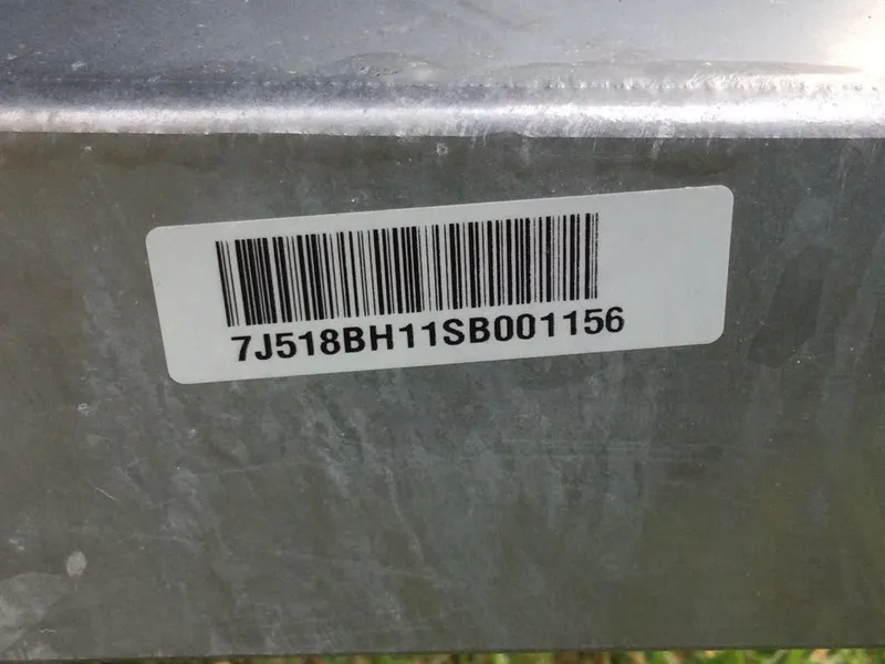 Slide: The Image of Mako PRO SKF 17CC WHT/WHT 75M 2025 - 5