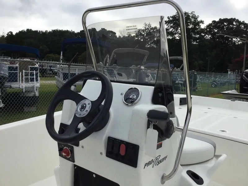 Slide: The Image of Mako PRO SKF 17CC WHT/WHT 75M 2025 - 6