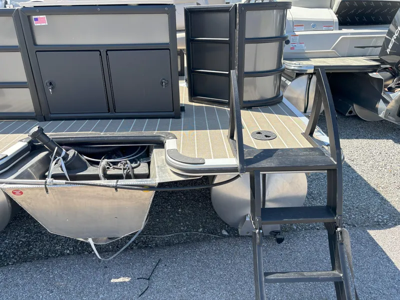 Slide: The Image of Bentley Pontoons 200FNC 2025 - 15