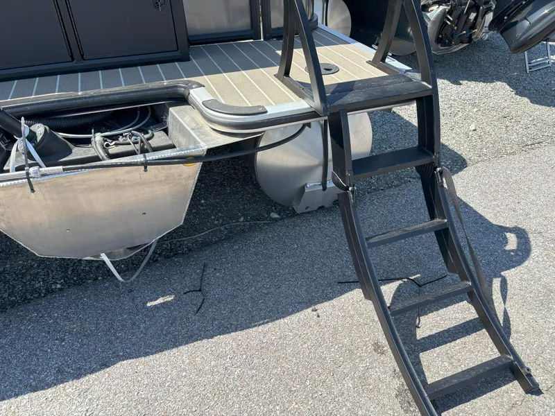 Slide: The Image of Bentley Pontoons 200FNC 2025 - 16