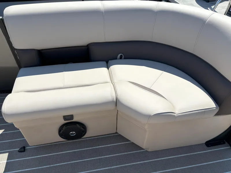 Slide: The Image of Bentley Pontoons 200FNC 2025 - 19