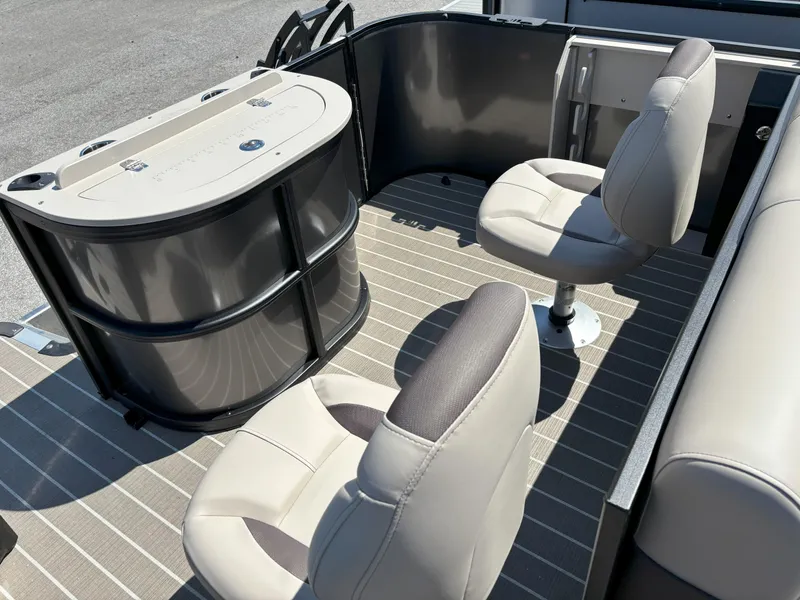 Slide: The Image of Bentley Pontoons 200FNC 2025 - 21