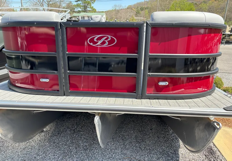 Slide: The Image of Bentley Pontoons Legacy 203XL 2025 - 10