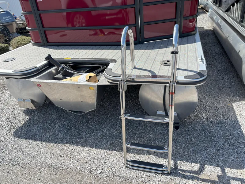 Slide: The Image of Bentley Pontoons Legacy 203XL 2025 - 17