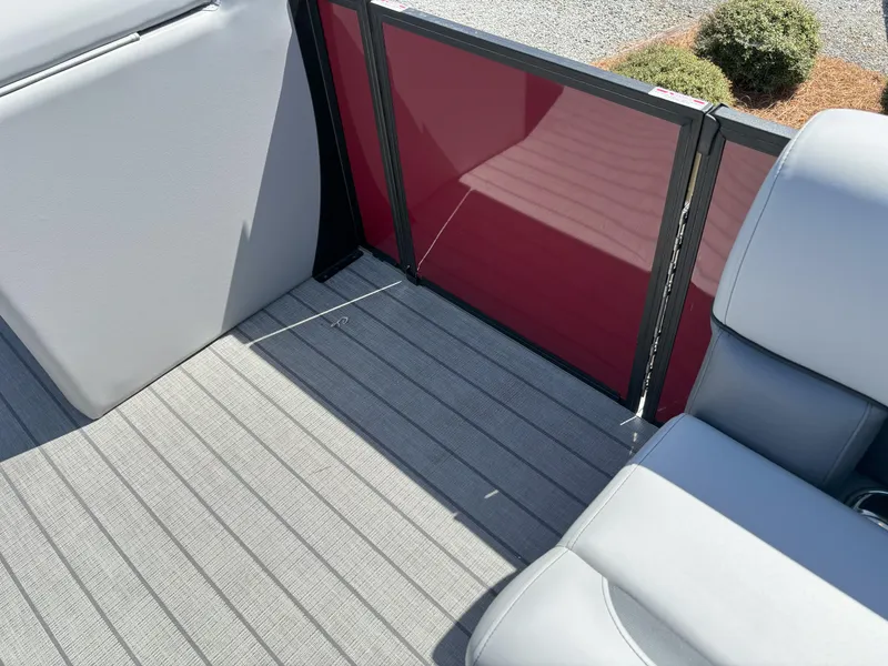 Slide: The Image of Bentley Pontoons Legacy 203XL 2025 - 4