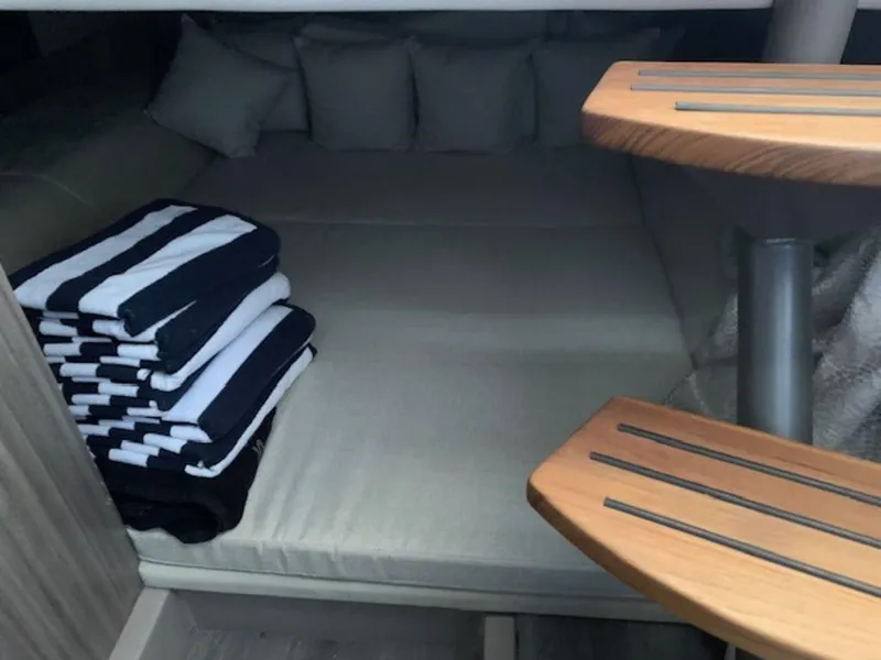 Slide: The Image of Sea Ray SLX 400 2022 - 22