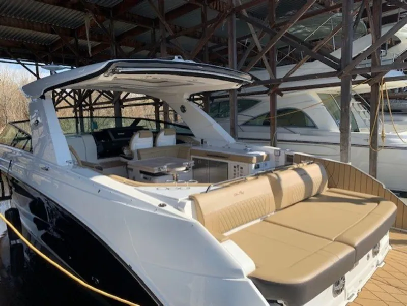 Slide: The Image of Sea Ray SLX 400 2022 - 3