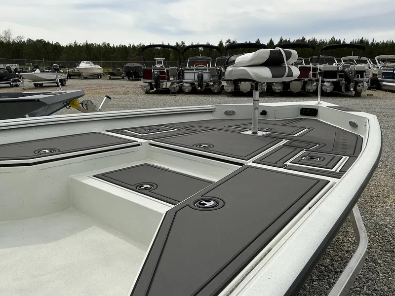 Slide: The Image of Excel 230 Bay Pro 2025 - 9