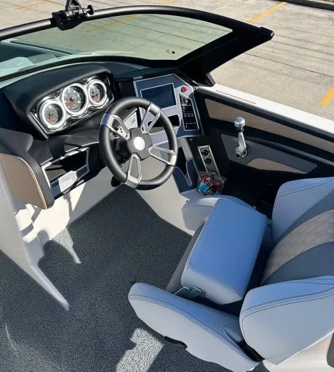 Slide: The Image of MasterCraft XT24 2022 - 1
