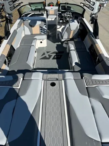 Slide: The Image of MasterCraft XT24 2022 - 4