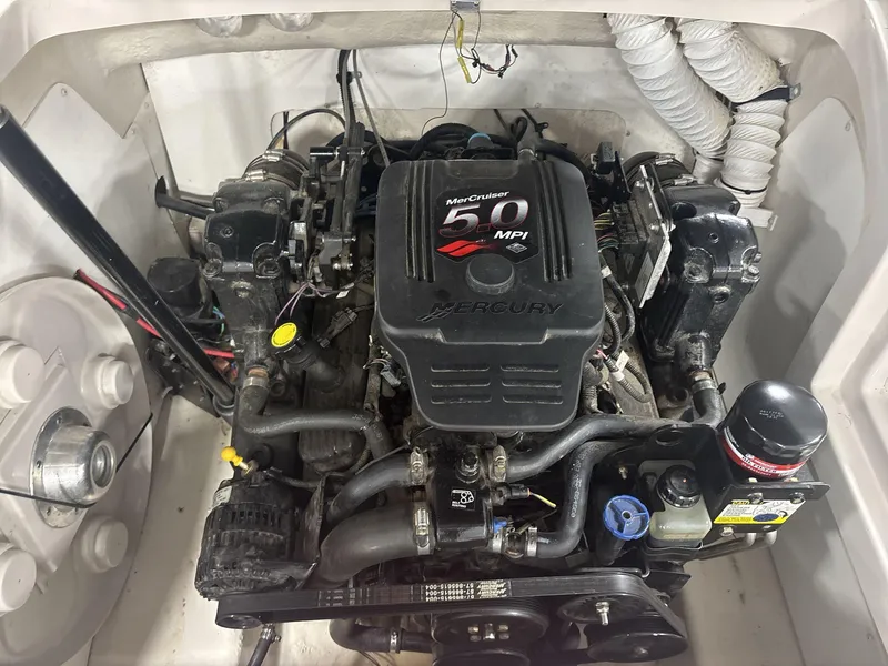 Slide: The Image of 2007 Tahoe Q8i boat engine, MerCruiser 5.0 MPI, detailed view. - 14