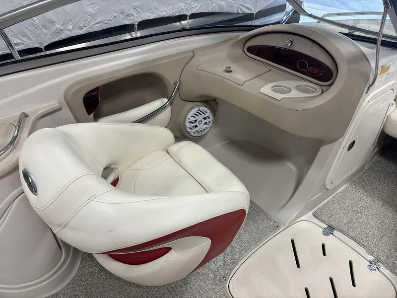 Slide: The Image of 2007 Tahoe Q8i boat interior with white and red seating, dashboard, and cup holders. - 9