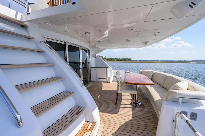 Slide: The Image of Hatteras 80 Motor Yacht 2004 - 14