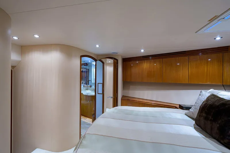 Slide: The Image of Hatteras 80 Motor Yacht 2004 - 90