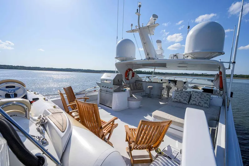 Slide: The Image of Hatteras 80 Motor Yacht 2004 - 32