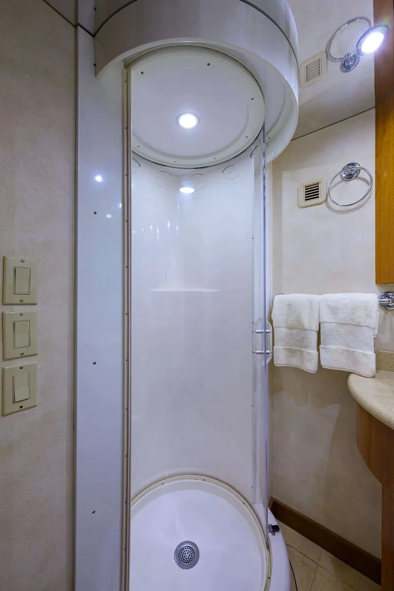 Slide: The Image of Hatteras 80 Motor Yacht 2004 - 101