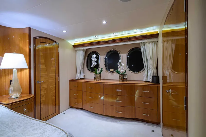 Slide: The Image of Hatteras 80 Motor Yacht 2004 - 85