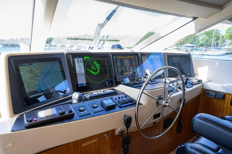 Slide: The Image of Hatteras 80 Motor Yacht 2004 - 71
