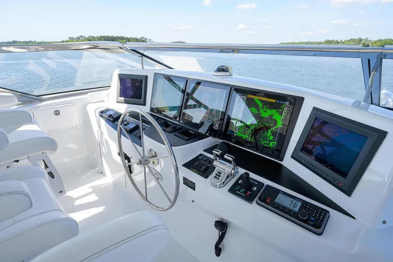 Slide: The Image of Hatteras 80 Motor Yacht 2004 - 45