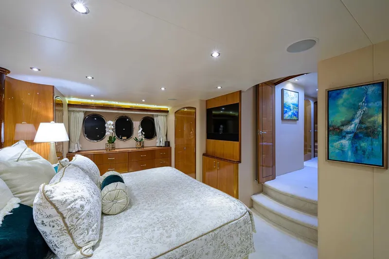 Slide: The Image of Hatteras 80 Motor Yacht 2004 - 86