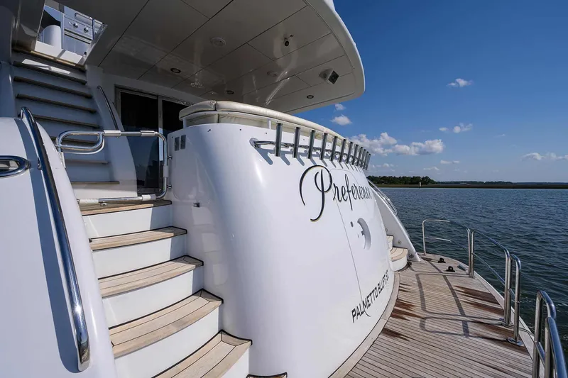 Slide: The Image of Hatteras 80 Motor Yacht 2004 - 109