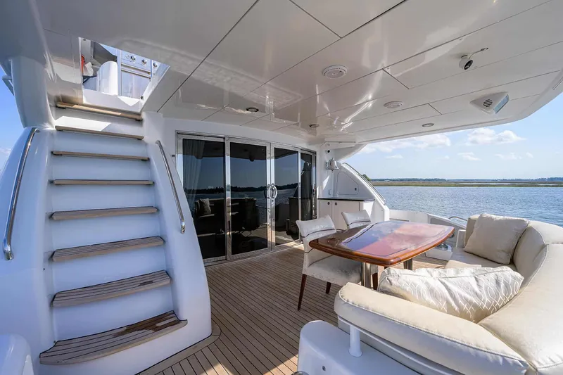 Slide: The Image of Hatteras 80 Motor Yacht 2004 - 16