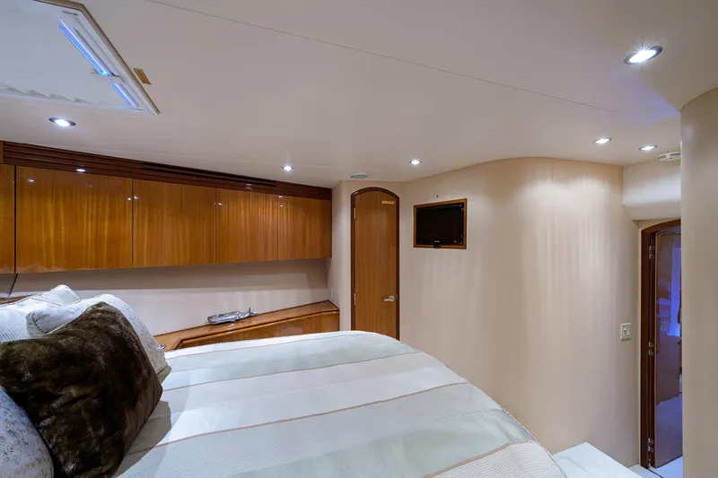 Slide: The Image of Hatteras 80 Motor Yacht 2004 - 91