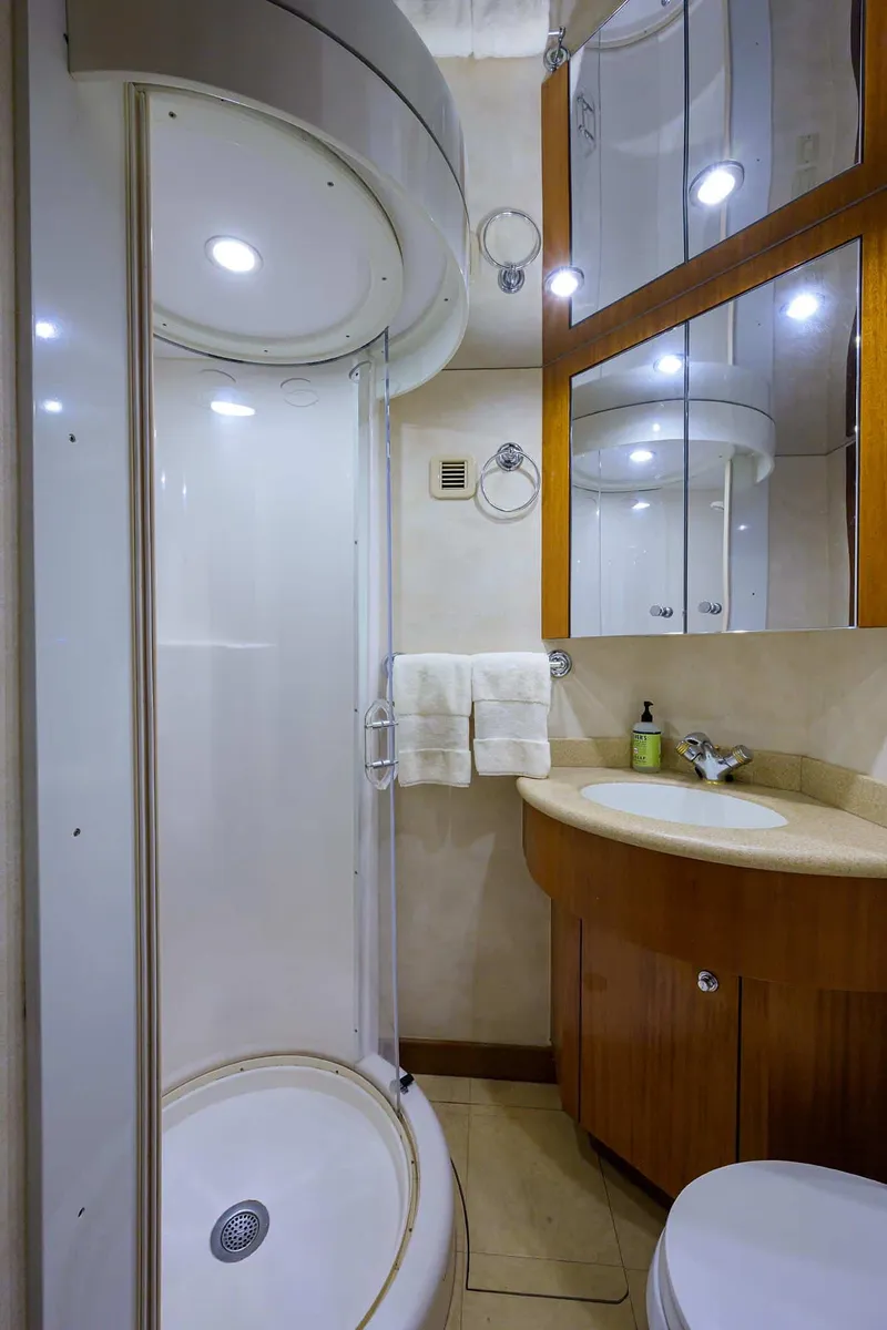 Slide: The Image of Hatteras 80 Motor Yacht 2004 - 99