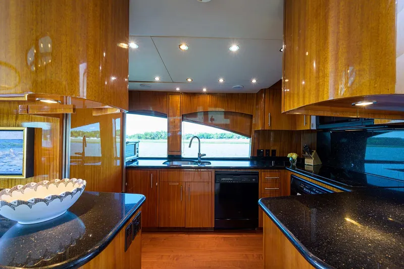 Slide: The Image of Hatteras 80 Motor Yacht 2004 - 67