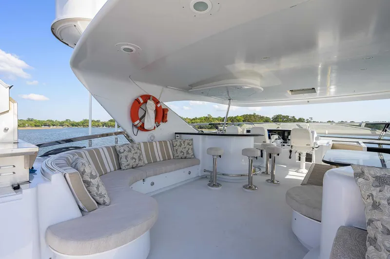Slide: The Image of Hatteras 80 Motor Yacht 2004 - 34