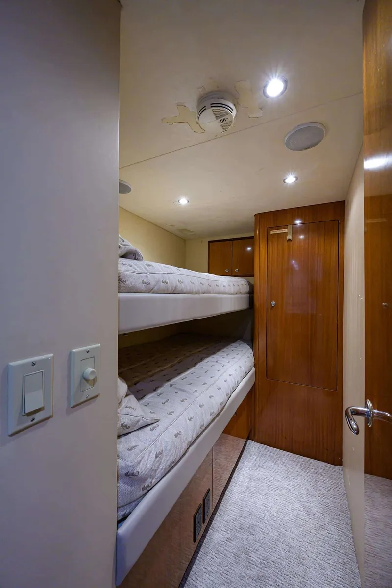 Slide: The Image of Hatteras 80 Motor Yacht 2004 - 97