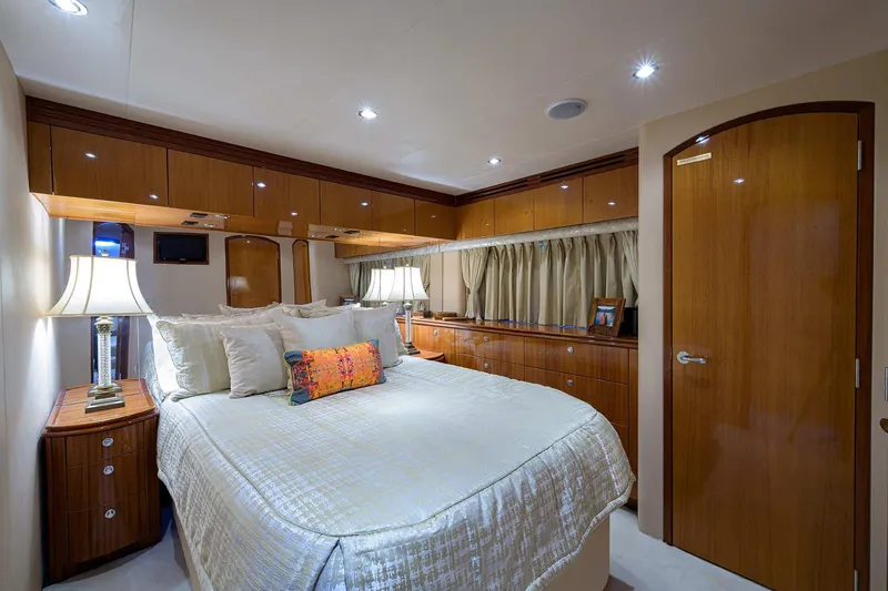Slide: The Image of Hatteras 80 Motor Yacht 2004 - 92