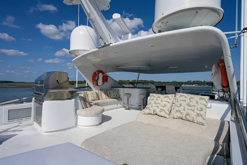 Slide: The Image of Hatteras 80 Motor Yacht 2004 - 35
