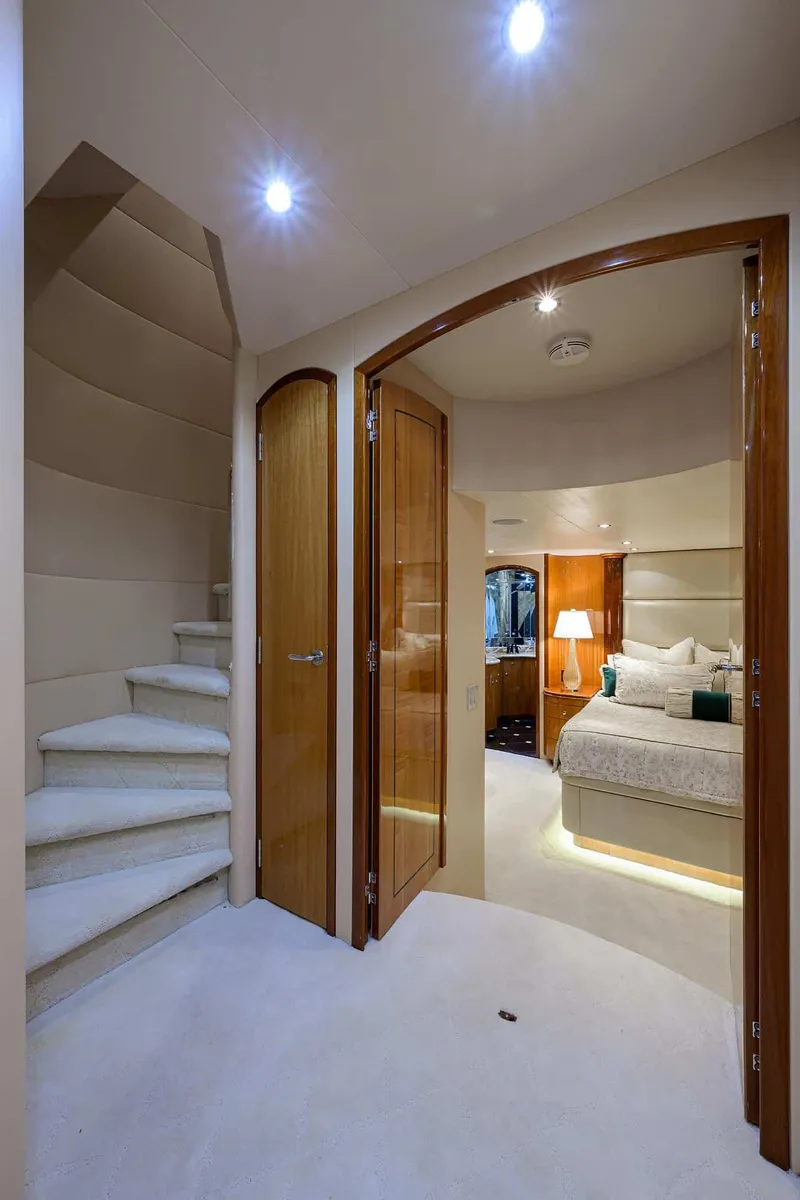 Slide: The Image of Hatteras 80 Motor Yacht 2004 - 75