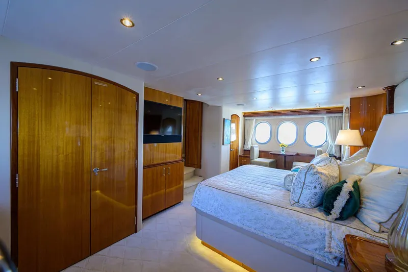 Slide: The Image of Hatteras 80 Motor Yacht 2004 - 82